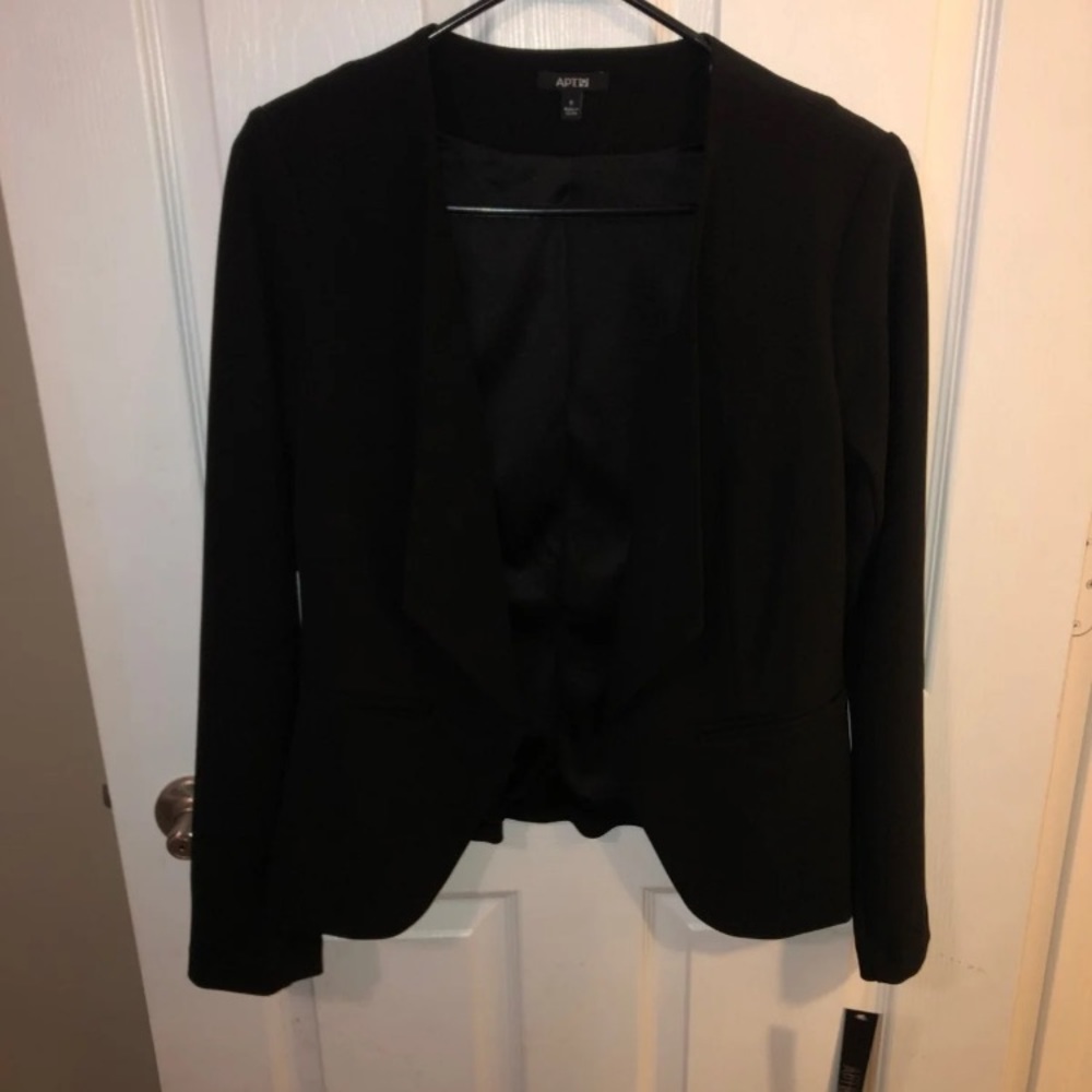 NWT women’s blazer size 6